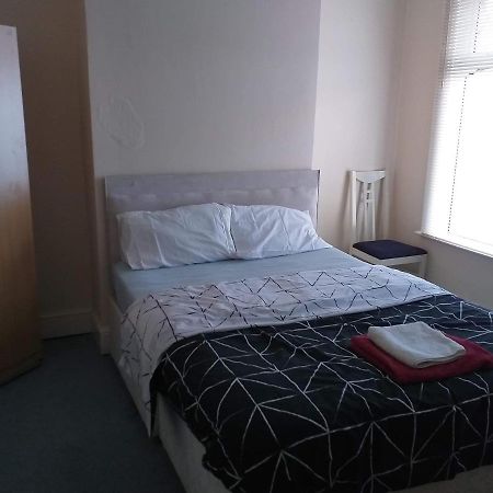 Priestfield House Medway Bed and Breakfast Gillingham  Exteriör bild