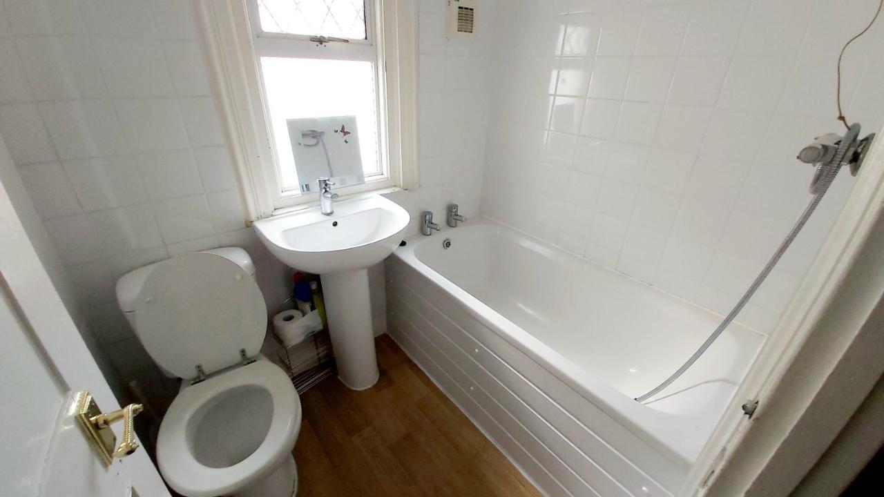 Priestfield House Medway Bed and Breakfast Gillingham  Exteriör bild